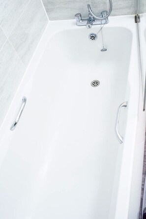 Holiday Home | Deep-soaking bathtub - Crystal (Manchester)