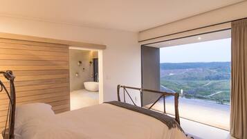 3 bedrooms, individually decorated, individually furnished