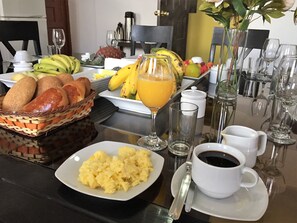 Daily cooked-to-order breakfast for a fee - Pension Sanbleña B&B (Cusco)