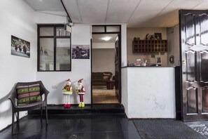 Lobby sitting area - Pension Sanbleña B&B (Cusco)