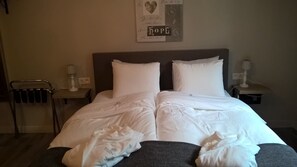 Double Room (Victoria) | Minibar, in-room safe, desk, blackout curtains