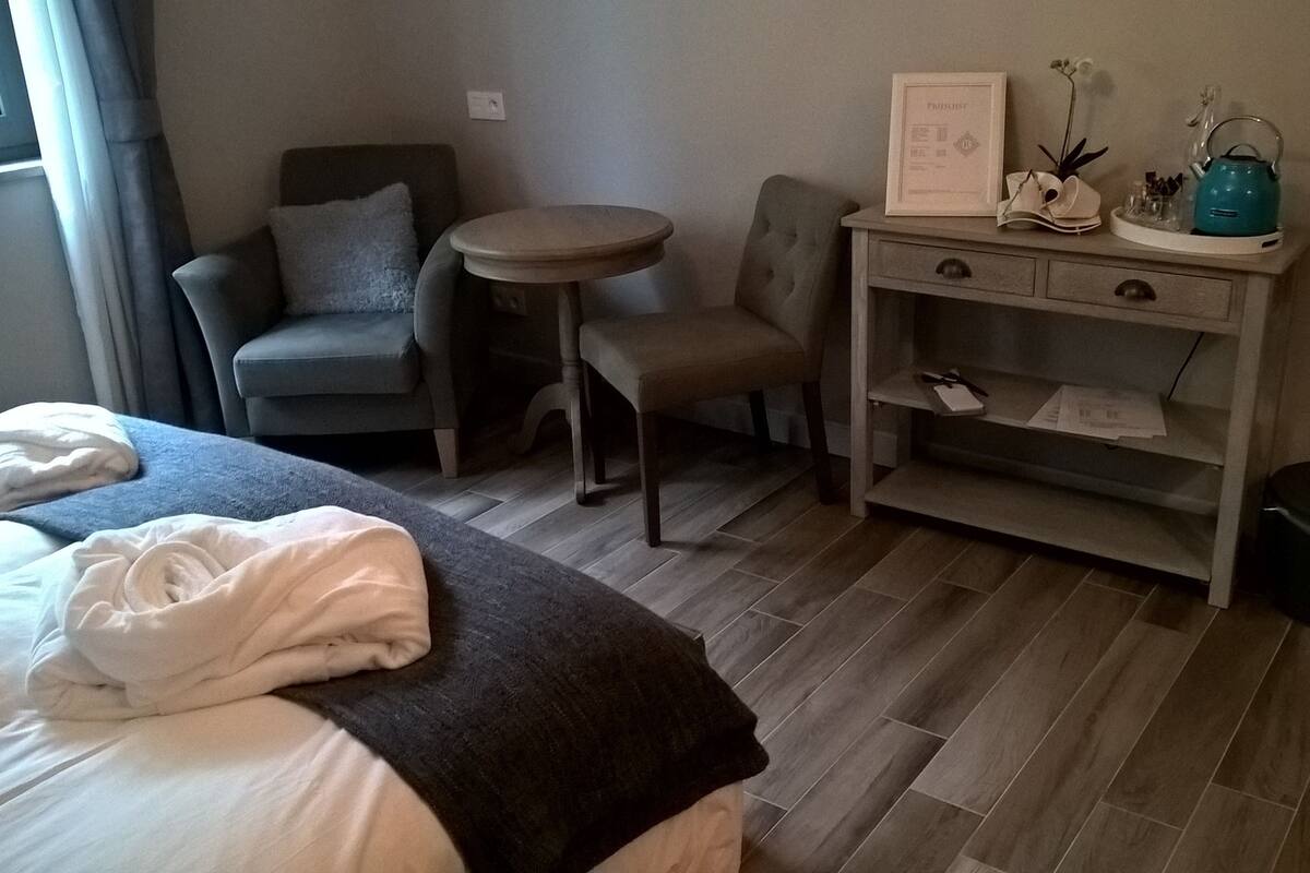 Double Room (Victoria) | Minibar, in-room safe, desk, blackout drapes