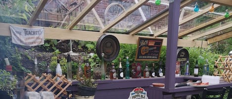 3 Bars/Lounges