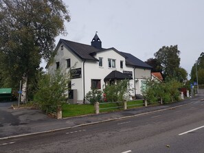 Exterior - Stop at The Cross (Dalsjöfors)
