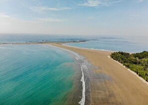 鄰近海灘