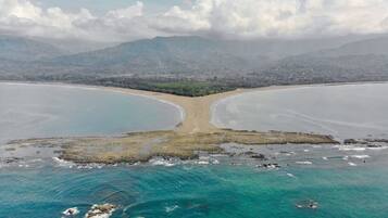 Una playa cerca