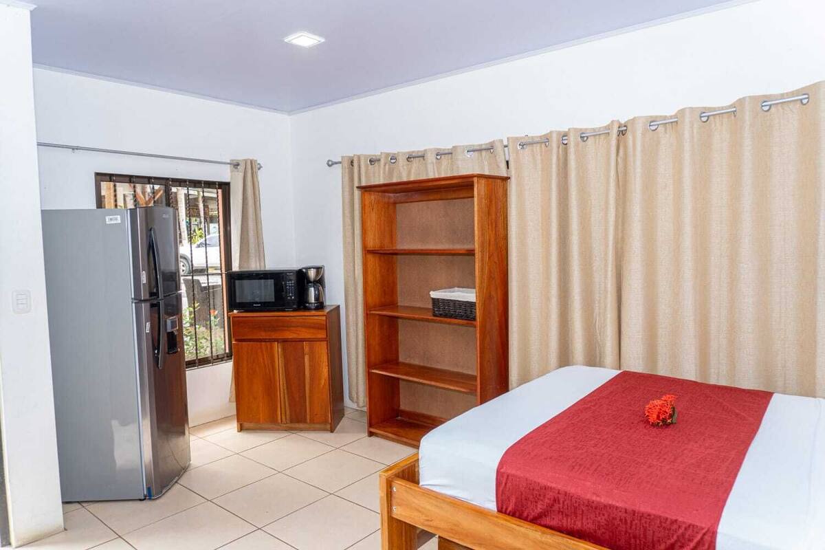Superior Triple Room | Bathroom | Shower, towels