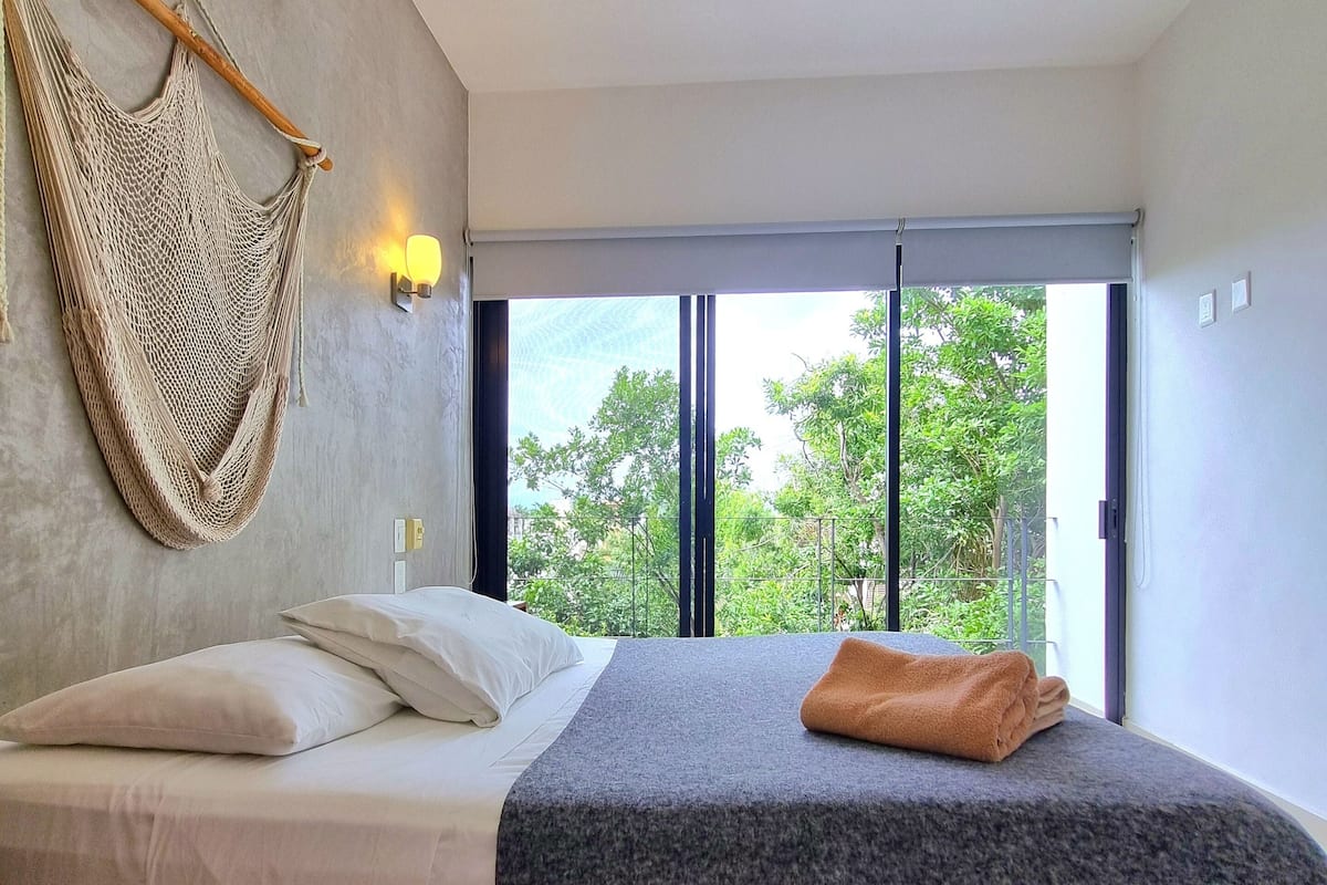 Premier Apartment, Multiple Beds, Non Smoking | 3 bedrooms, in-room safe, blackout drapes, iron/ironing board