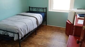 Singola Basic, 1 letto singolo, non fumatori | Tende oscuranti, ferro/asse da stiro, Wi-Fi gratuito, lenzuola