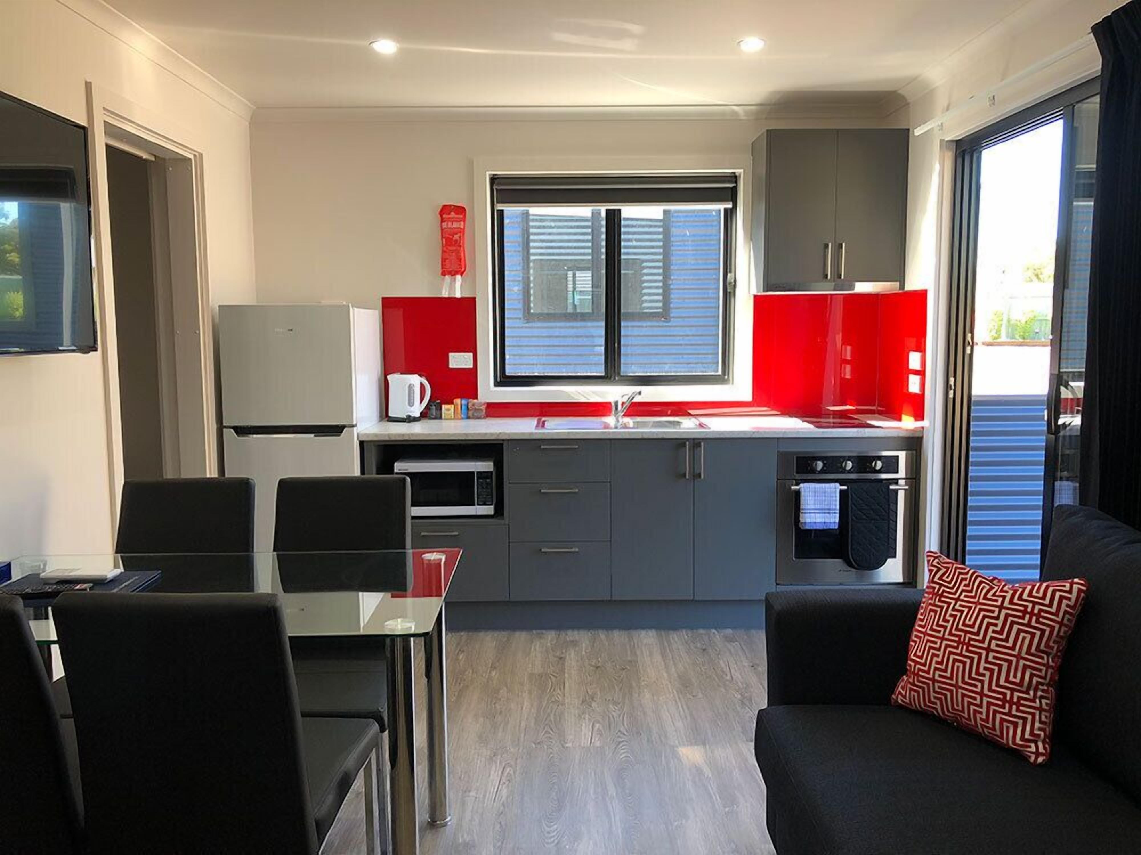 Kabin Superior, 2 Tempat Tidur Double | Dapur pribadi | Lemari es, microwave, kompor, dan ketel listrik