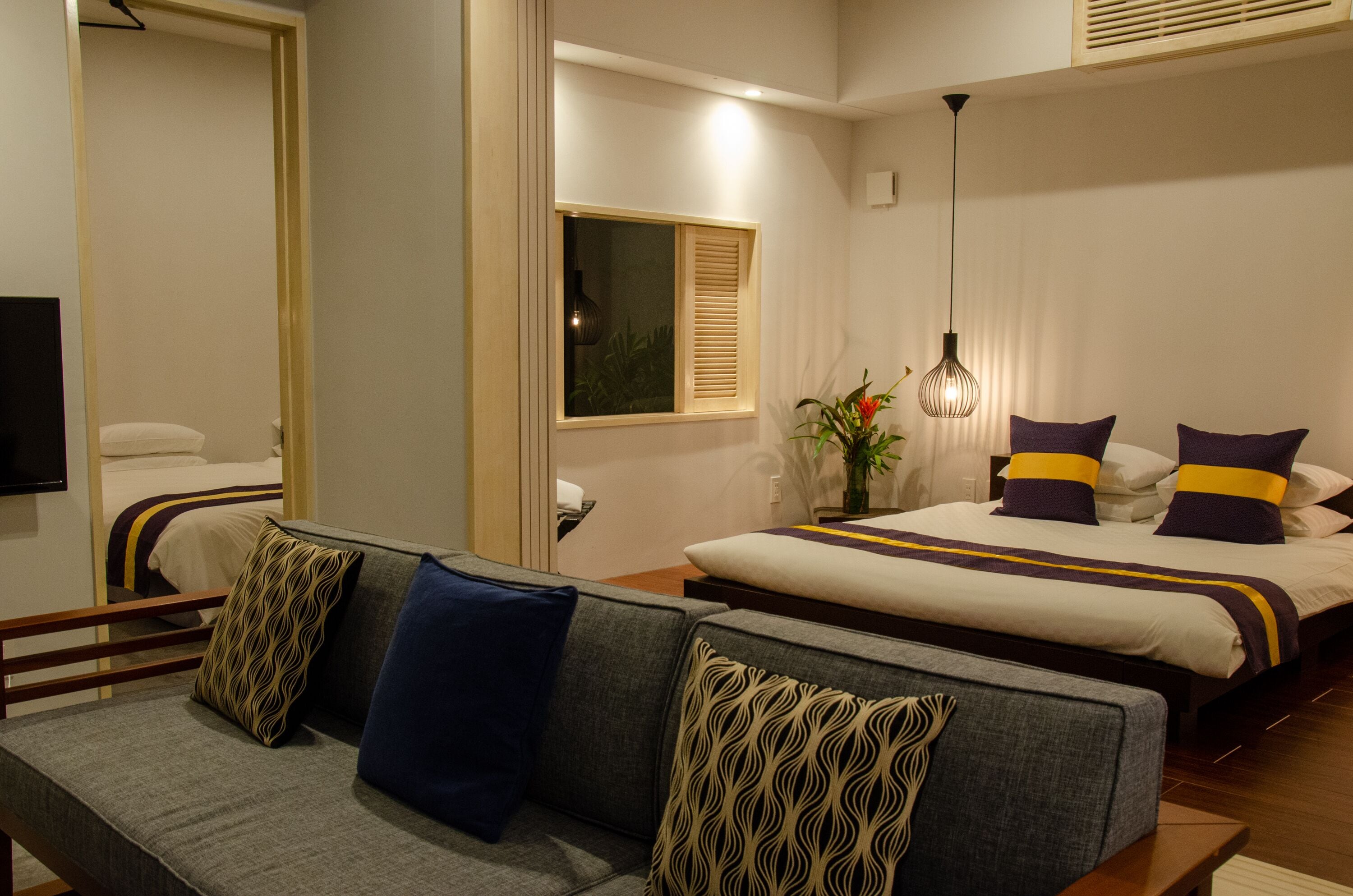 Una televisión de pantalla plana