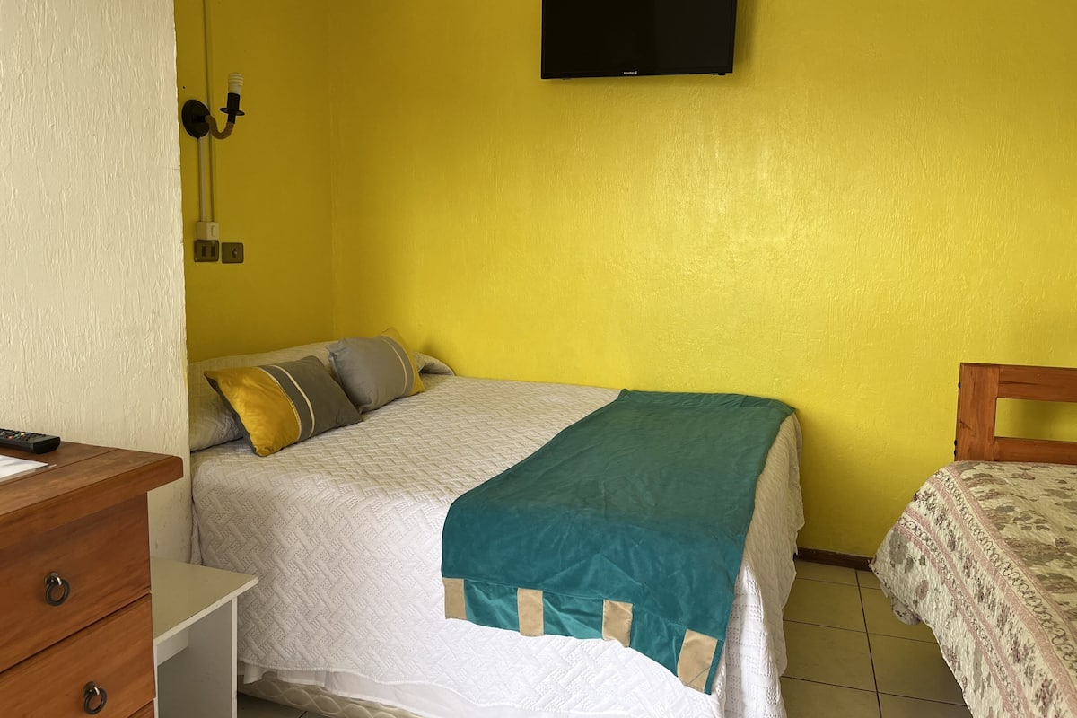 Basic Room, 2 Twin Beds, Non Smoking | 1 bedroom, iron/ironing board, free WiFi, bed sheets