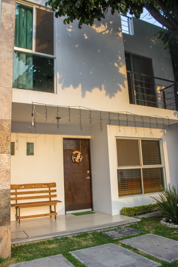 Entrée de l’hébergement