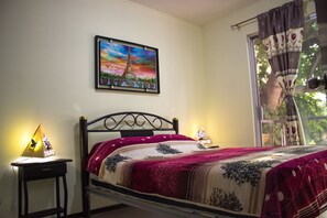 Maison Confort, non-fumeurs | Rideaux occultants, fer et planche à repasser, Wi-Fi gratuit