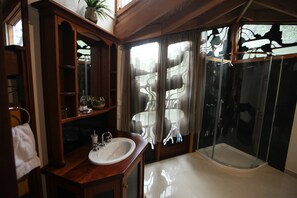 Villa superior | Baño | Tina y regadera independientes y tina de hidromasaje 
