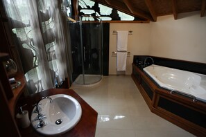 Superior Villa | Bathroom | Separate tub and shower, jetted tub, rainfall showerhead - The Lodges (Halls Gap)