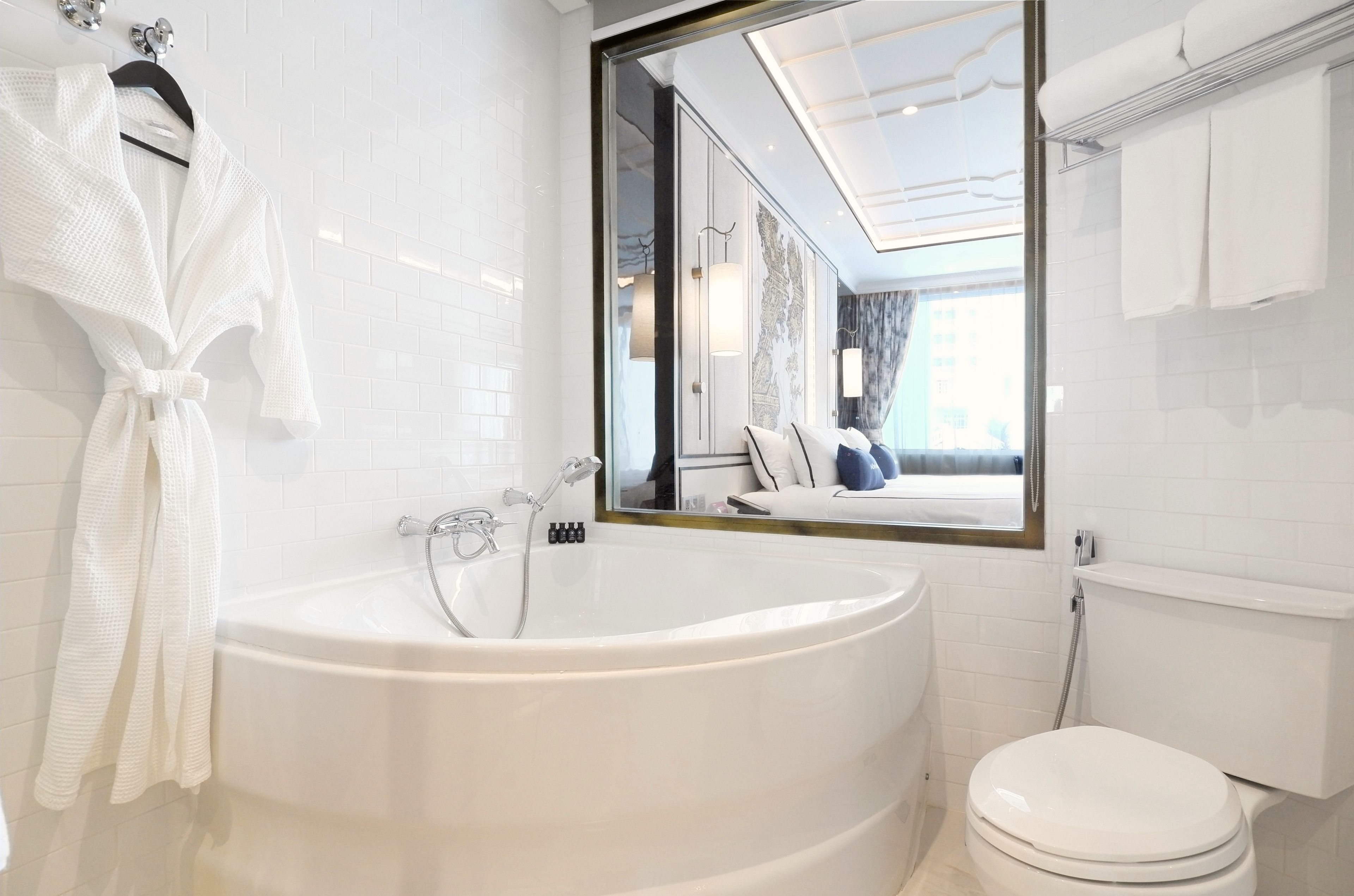 separate bathtub and shower, deep-soaking bathtub, rainfall showerhead