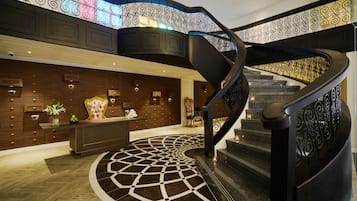 Couples treatment room(s), hot tub, body treatments, aromatherapy