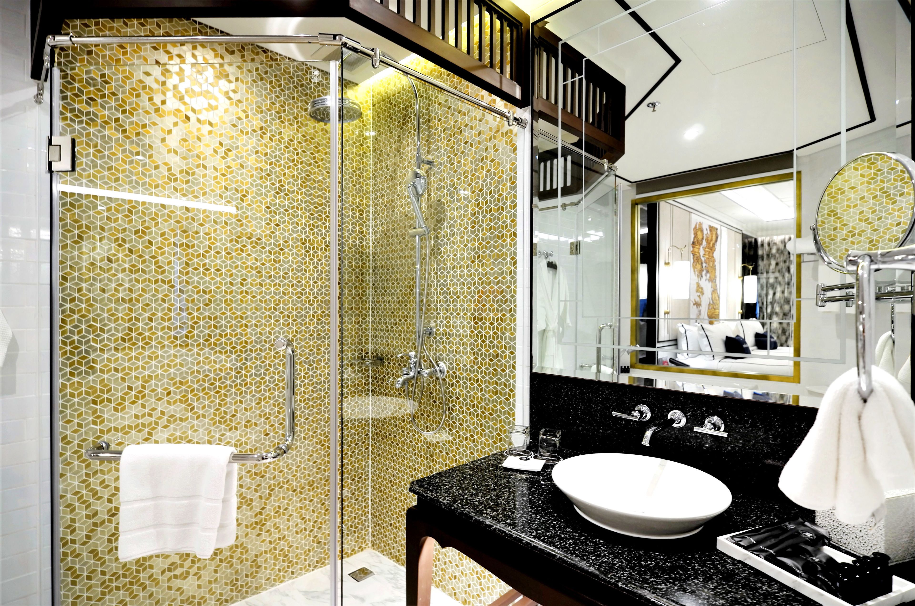 separate bathtub and shower, deep-soaking bathtub, rainfall showerhead