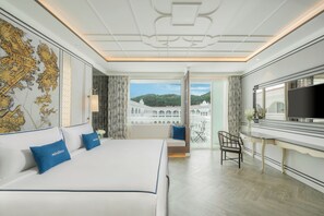 经典客房, 1 张特大床, 泳池景观 | 迷你吧、客房内保险箱、办公桌、笔记本电脑工作区