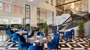 Päivittäinen buffetaamiainen (824 THB per henkilö)