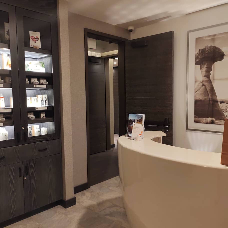 Couples treatment rooms, body treatments, facials