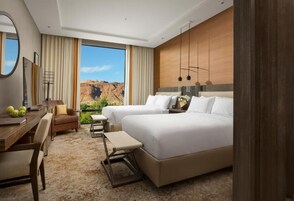 Caja de seguridad en la habitación y escritorio 