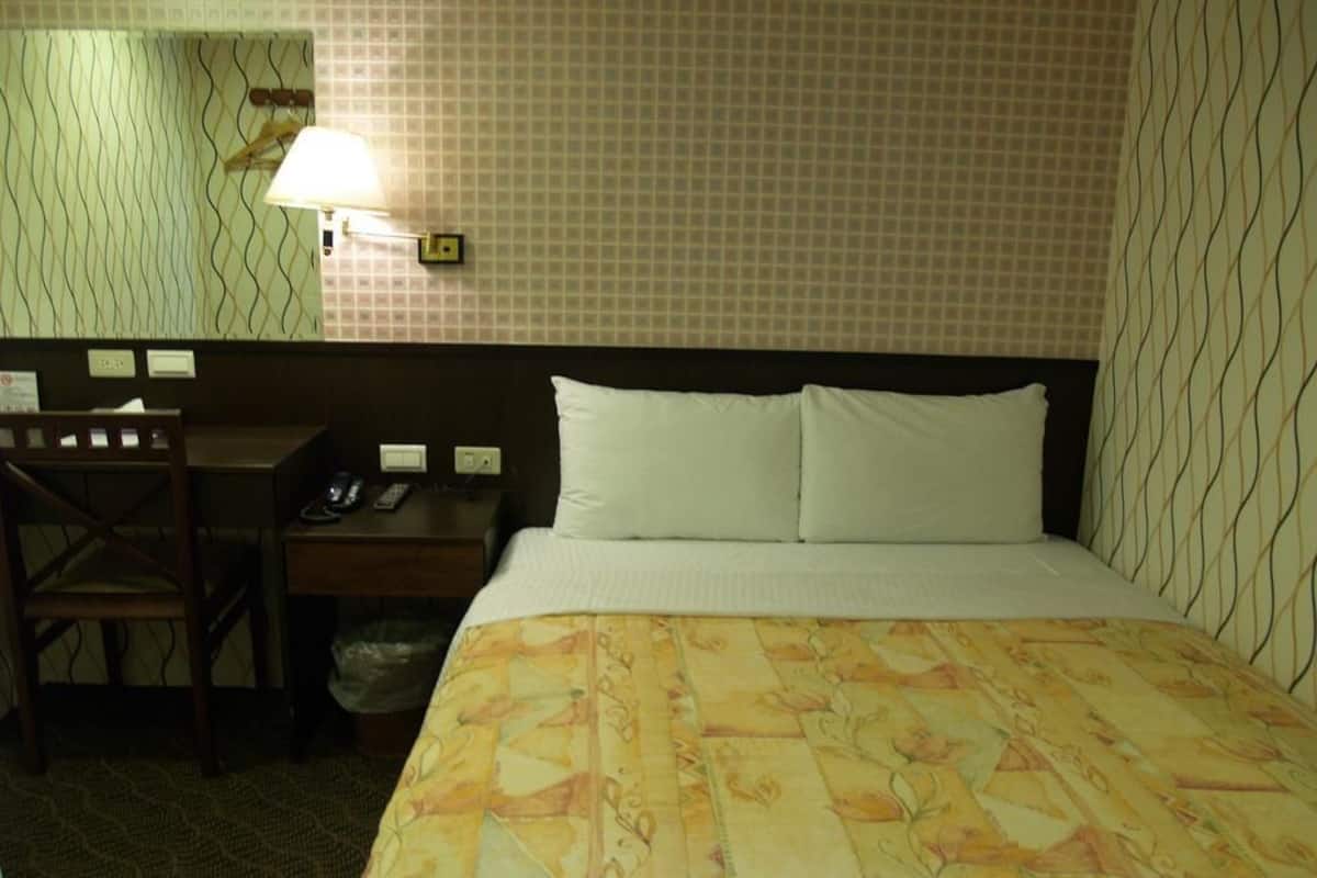 Single Room | Desk, blackout drapes, free WiFi, bed sheets