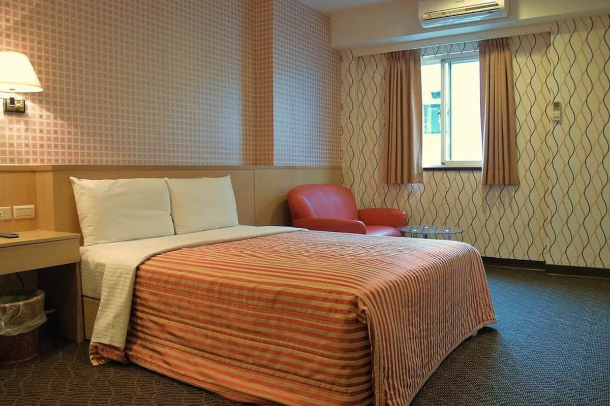 Elite Double Room | Desk, blackout drapes, free WiFi, bed sheets