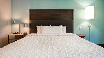 Cofres nos quartos, escrivaninha, cortinas blackout