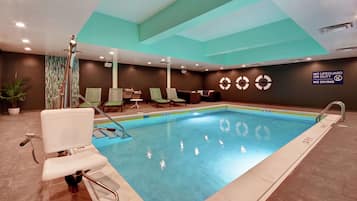 Kolam renang indoor