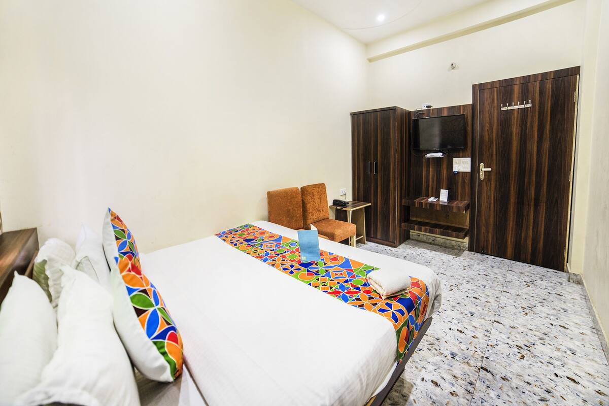 In-room safe, rollaway beds (surcharge), WiFi (free)