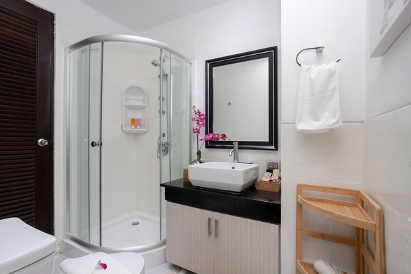 5-Bedroom Pool Villa | Bathroom | Separate tub and shower, hair dryer (on request), towels, toilet paper