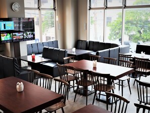 Daily buffet breakfast (JPY 1400 per person)