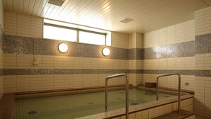 A swimming pool with tiled walls and a window above it. - Green Rich Hotel & Capsule Naha Artificial Hot Spring Futamata Yunohana (Naha)