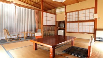 Run of House, Japanese Style Room | In-room safe, bed sheets