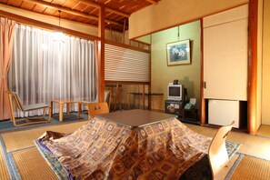 Run of House, Japanese Style Room | In-room safe, bed sheets - Hatsunoyu hotel (Yamanouchi)
