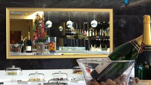 Dining - JetQuay Suites (Singapore)