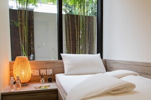 Espacio para trabajar con laptop, wifi gratis y ropa de cama