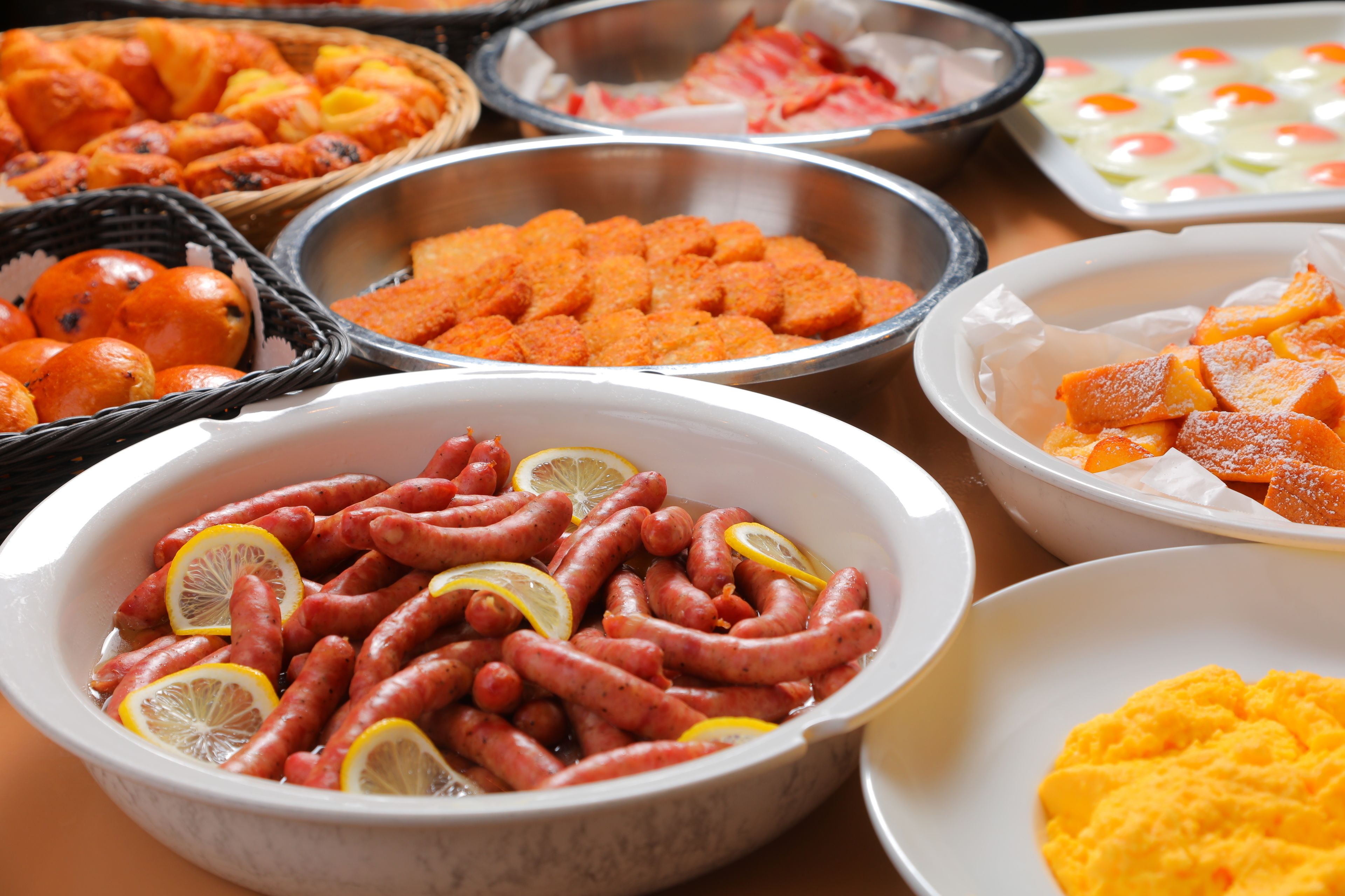 Daily buffet breakfast (JPY 3000 per person)
