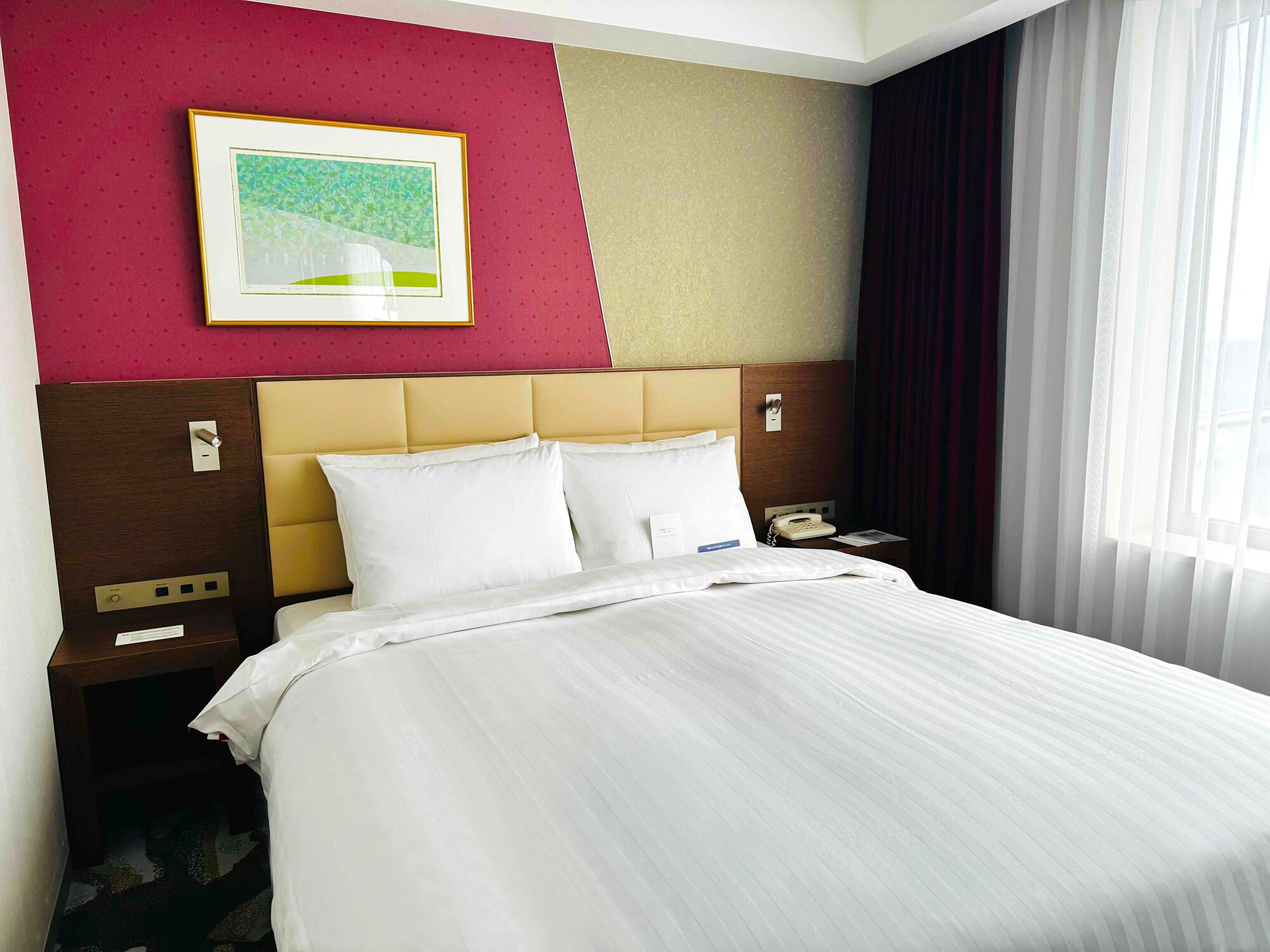 Hochwertige Bettwaren, Zimmersafe, Schreibtisch, kostenloses WLAN