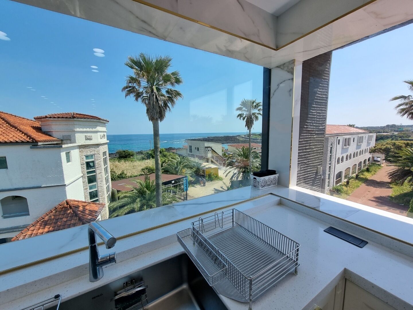 ラグジュアリー タウンホーム | 低刺激性寝具、遮光カーテン、WiFi (無料)