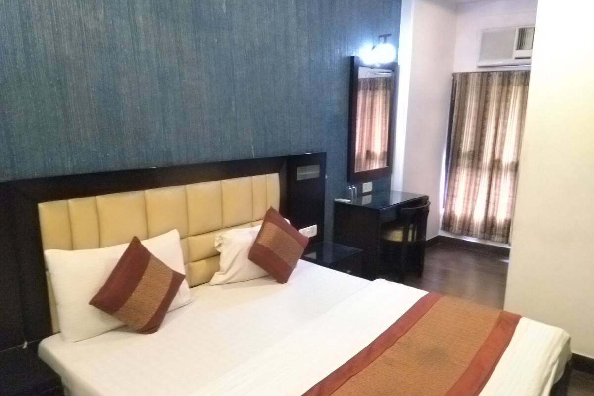 1 bedroom, premium bedding, soundproofing, rollaway beds (surcharge)