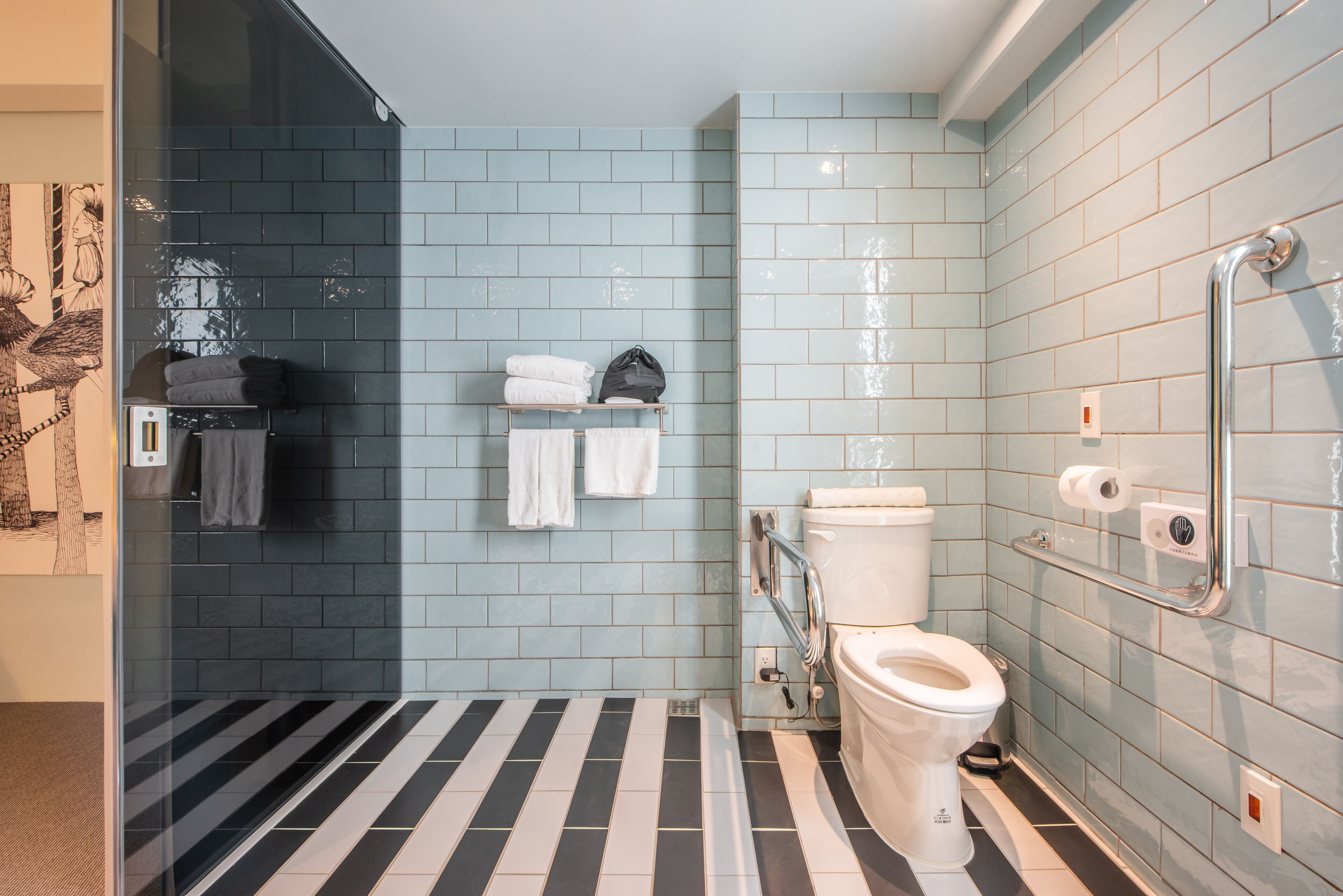 basic double room | bathroom shower