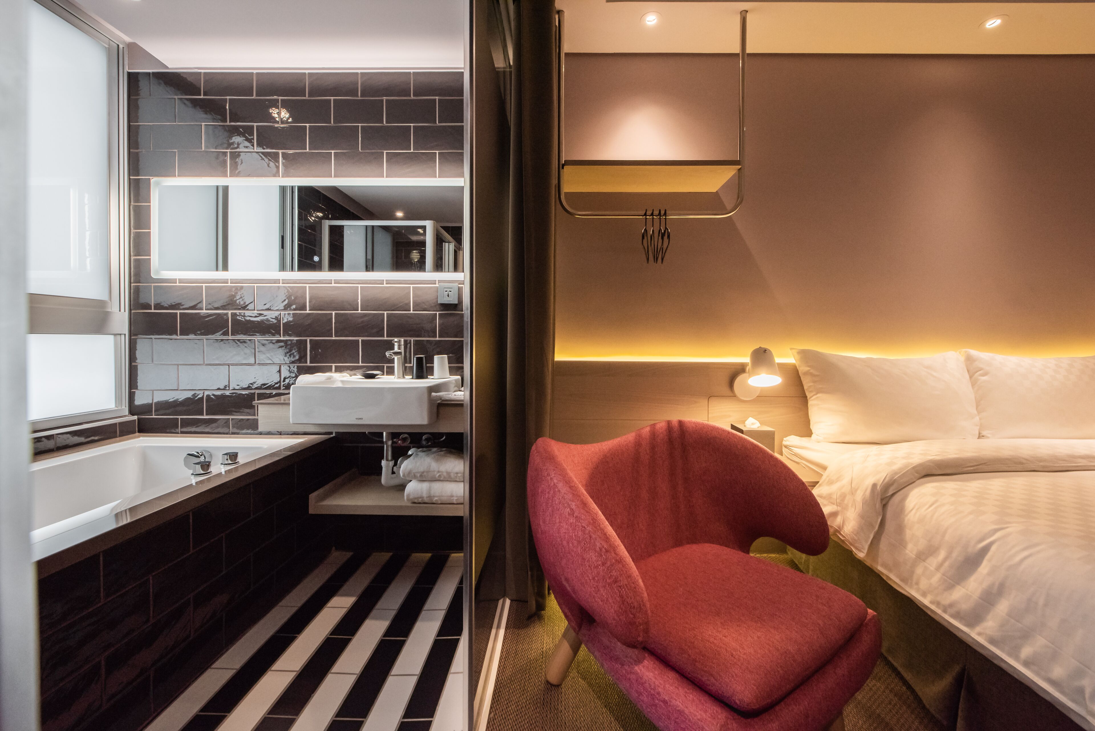 deluxe double room | bathroom | hydromassage showerhead, hair dryer, slippers, towels