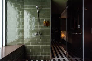 Triple Room, Bathtub | Bathroom | Hydromassage showerhead, hair dryer, slippers, towels - Hotel Ramble (Taichung)