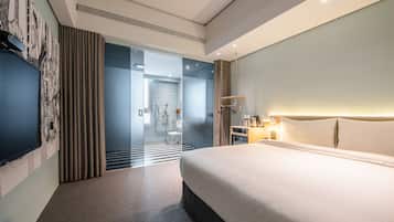 Basic Double Room | Down comforters, desk, laptop workspace, blackout drapes