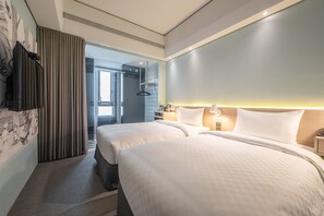 羽絨被、書桌、手提電腦工作空間、遮光窗簾/窗簾