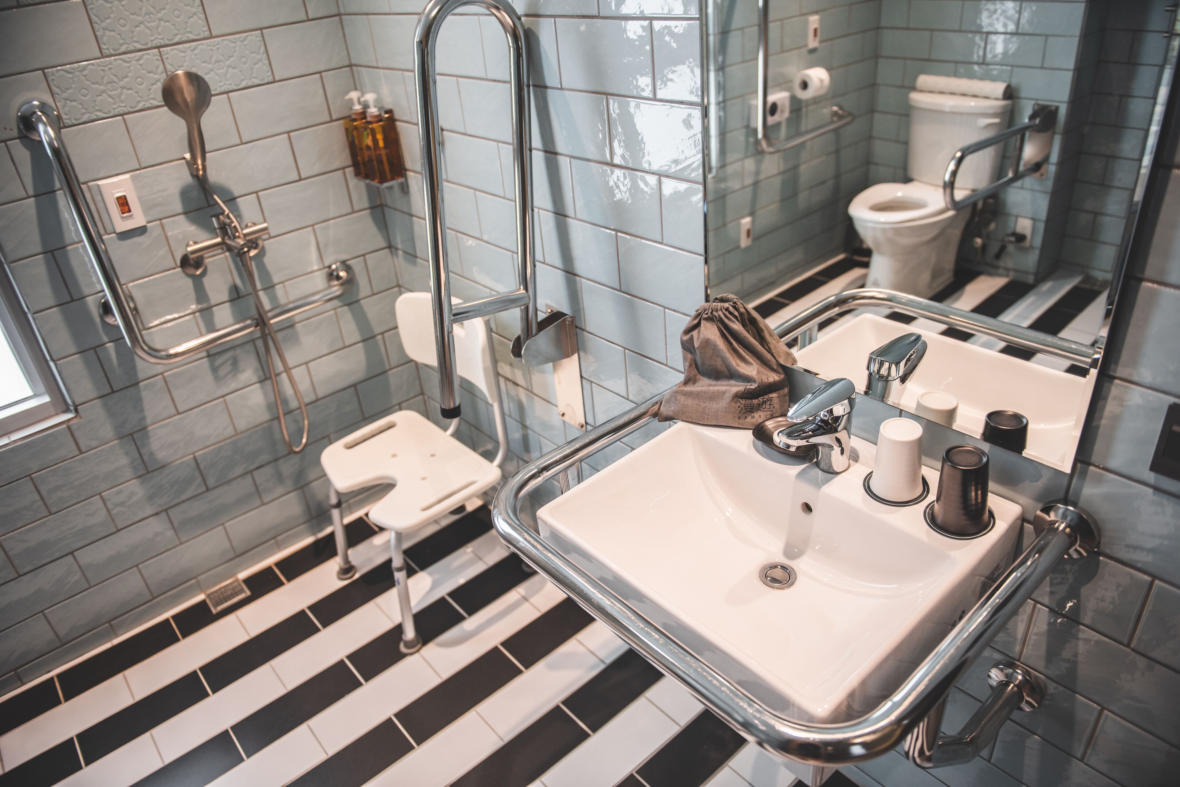 basic double room | bathroom | hydromassage showerhead, hair dryer, slippers, towels