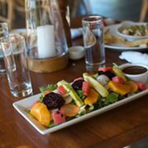 Dining - Malibu Popoyo (Tola)